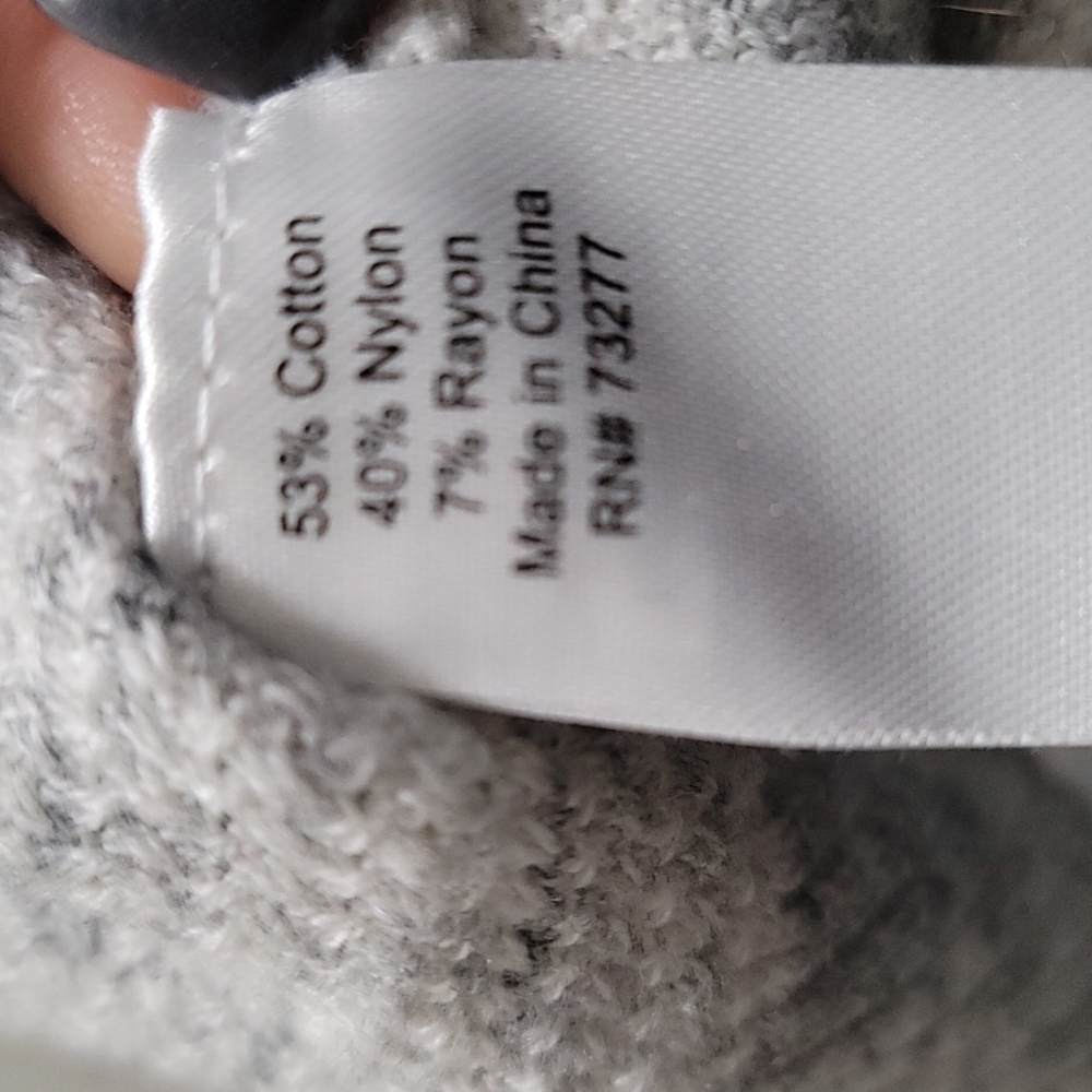 V Neck Sweater - Picture 7 of 7